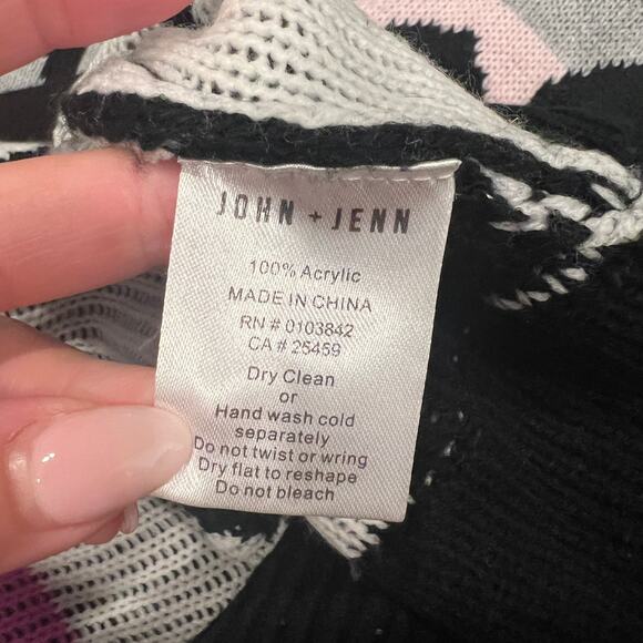 John + Jenn Sweater in Size Medium - Picture 4 of 5